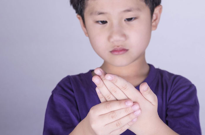 چه زمانی باید برای درد مفصل کودک به پزشک مراجعه کرد؟