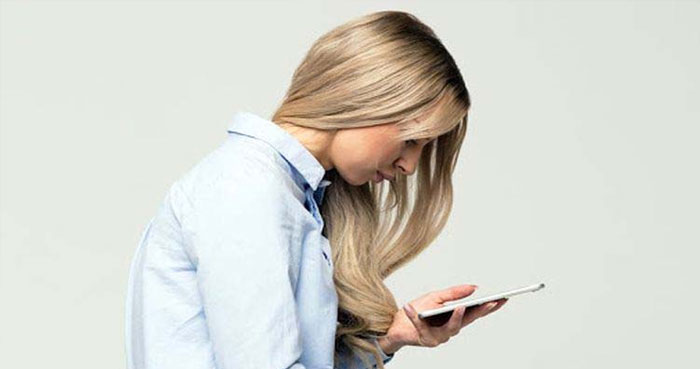 نکات استفاده از موبایل برای جلوگیری از گردن درد